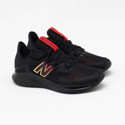 tênis new balance logo preto