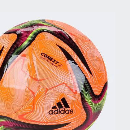 bola da adidas laranja