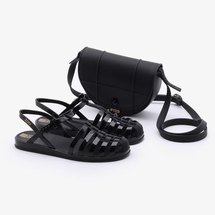 black rubber bolsa